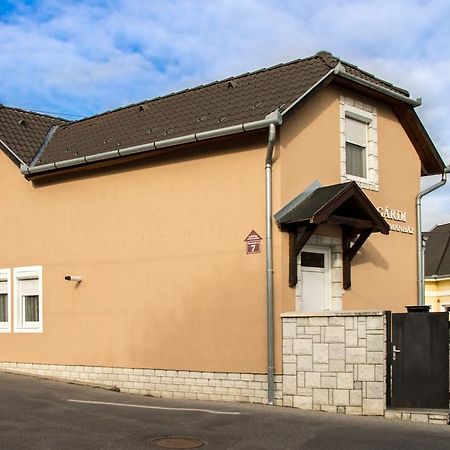 Szekszárd Gardi Apartman מראה חיצוני תמונה
