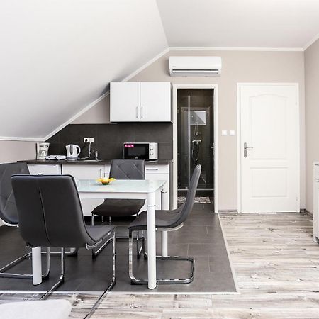 Szekszárd Gardi Apartman מראה חיצוני תמונה
