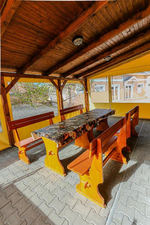 Szekszárd Gardi Apartman מראה חיצוני תמונה