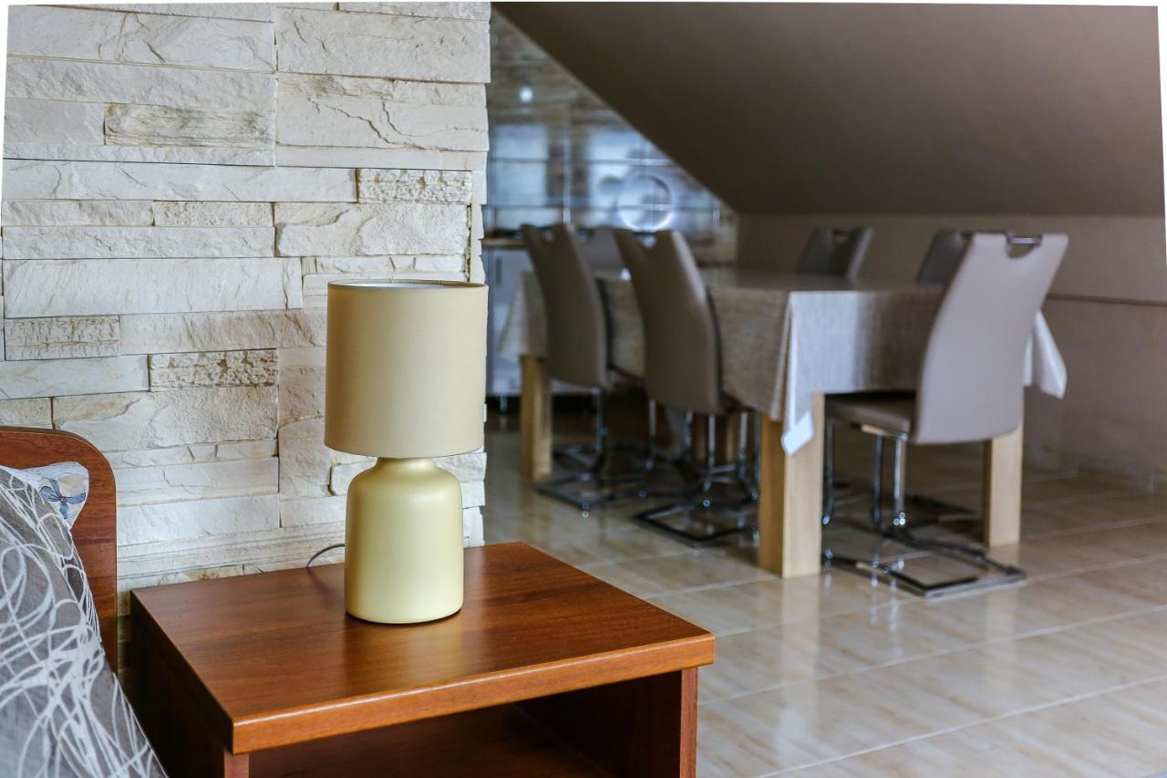 Szekszárd Gardi Apartman מראה חיצוני תמונה