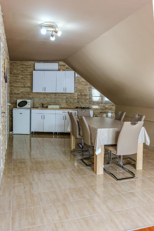 Szekszárd Gardi Apartman מראה חיצוני תמונה