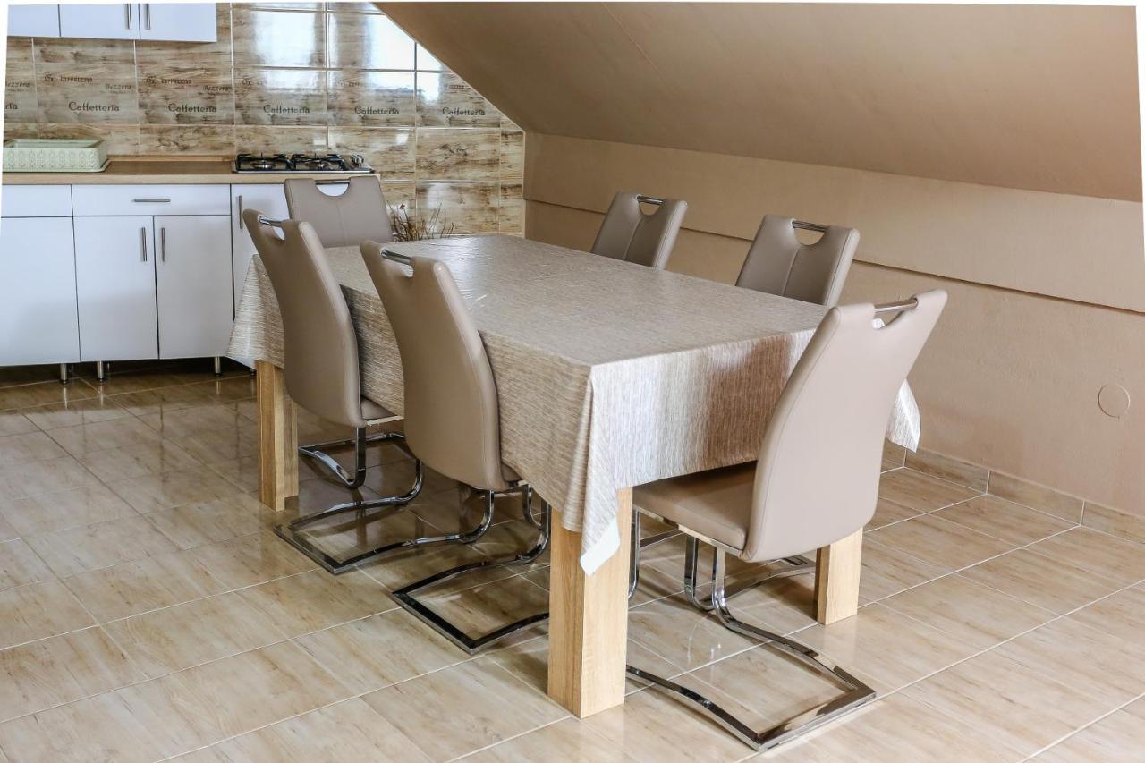 Szekszárd Gardi Apartman מראה חיצוני תמונה