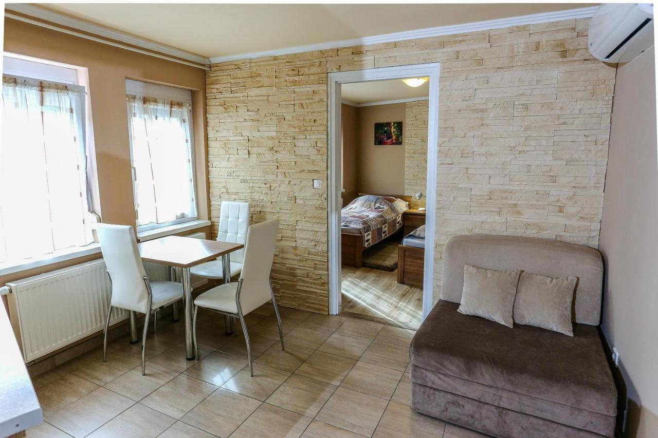Szekszárd Gardi Apartman מראה חיצוני תמונה