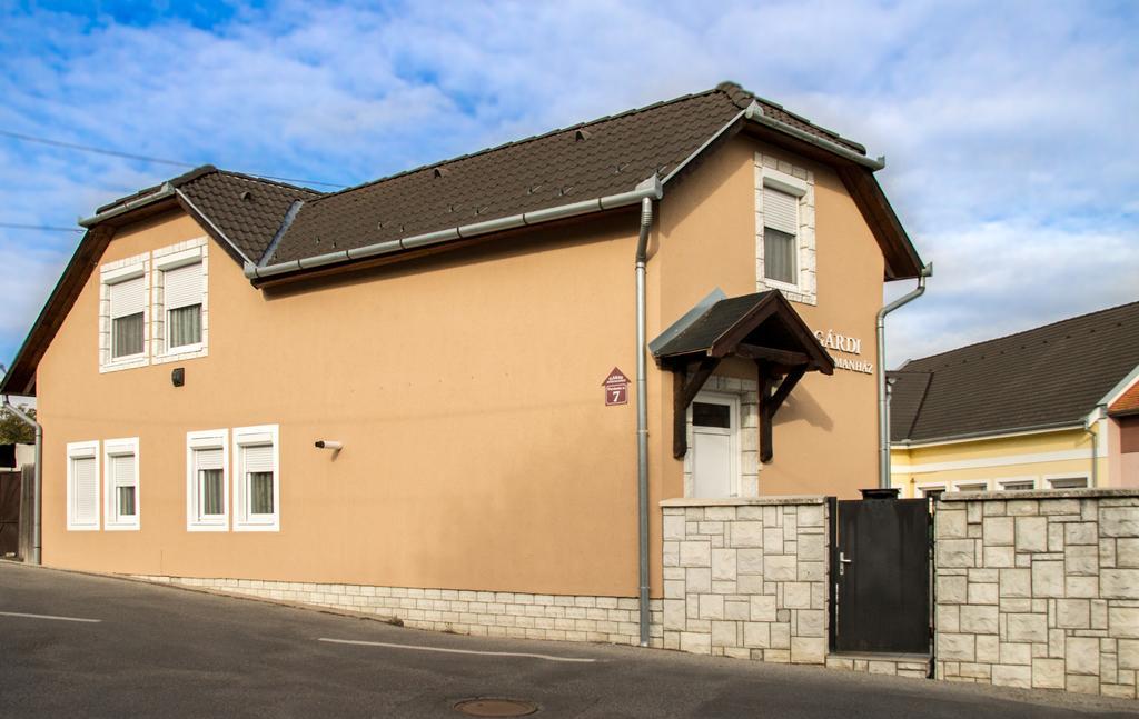 Szekszárd Gardi Apartman מראה חיצוני תמונה