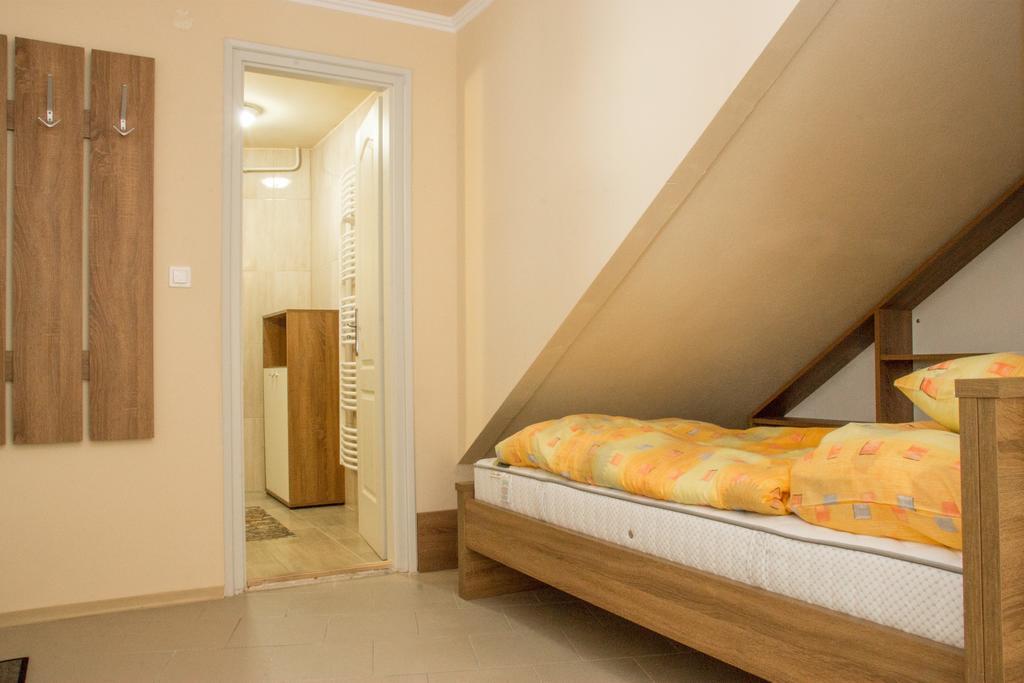 Szekszárd Gardi Apartman מראה חיצוני תמונה