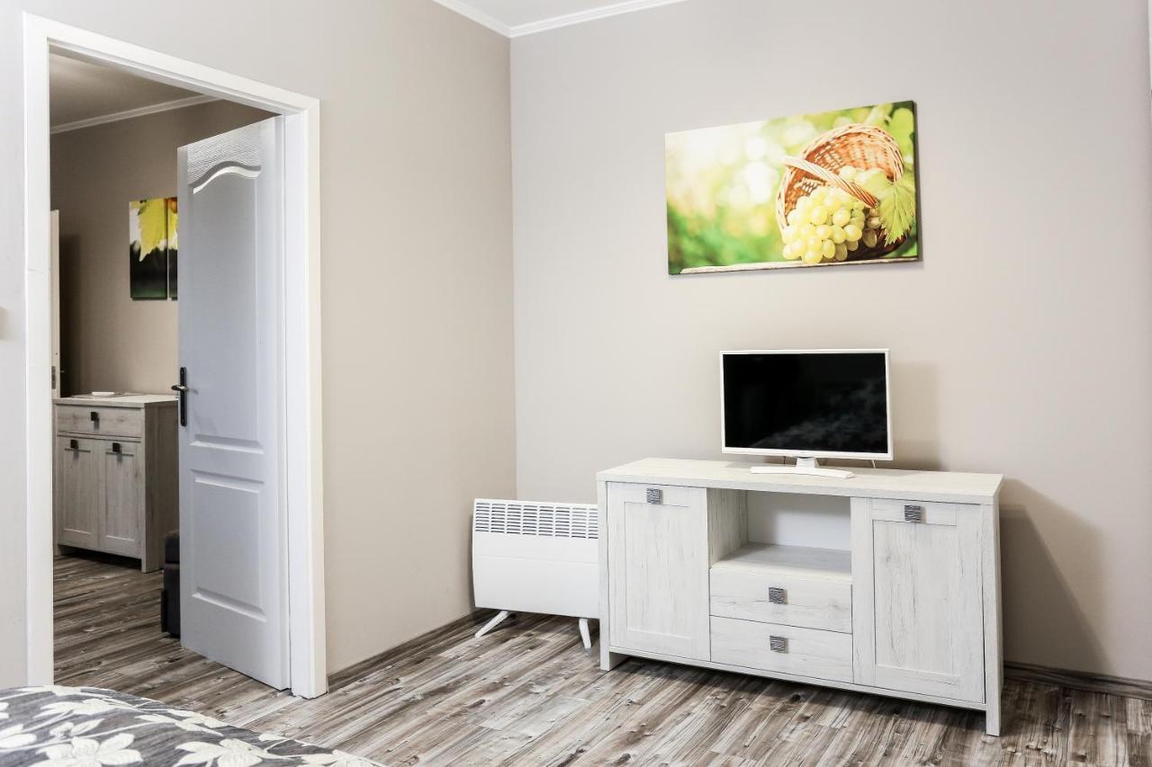 Szekszárd Gardi Apartman מראה חיצוני תמונה