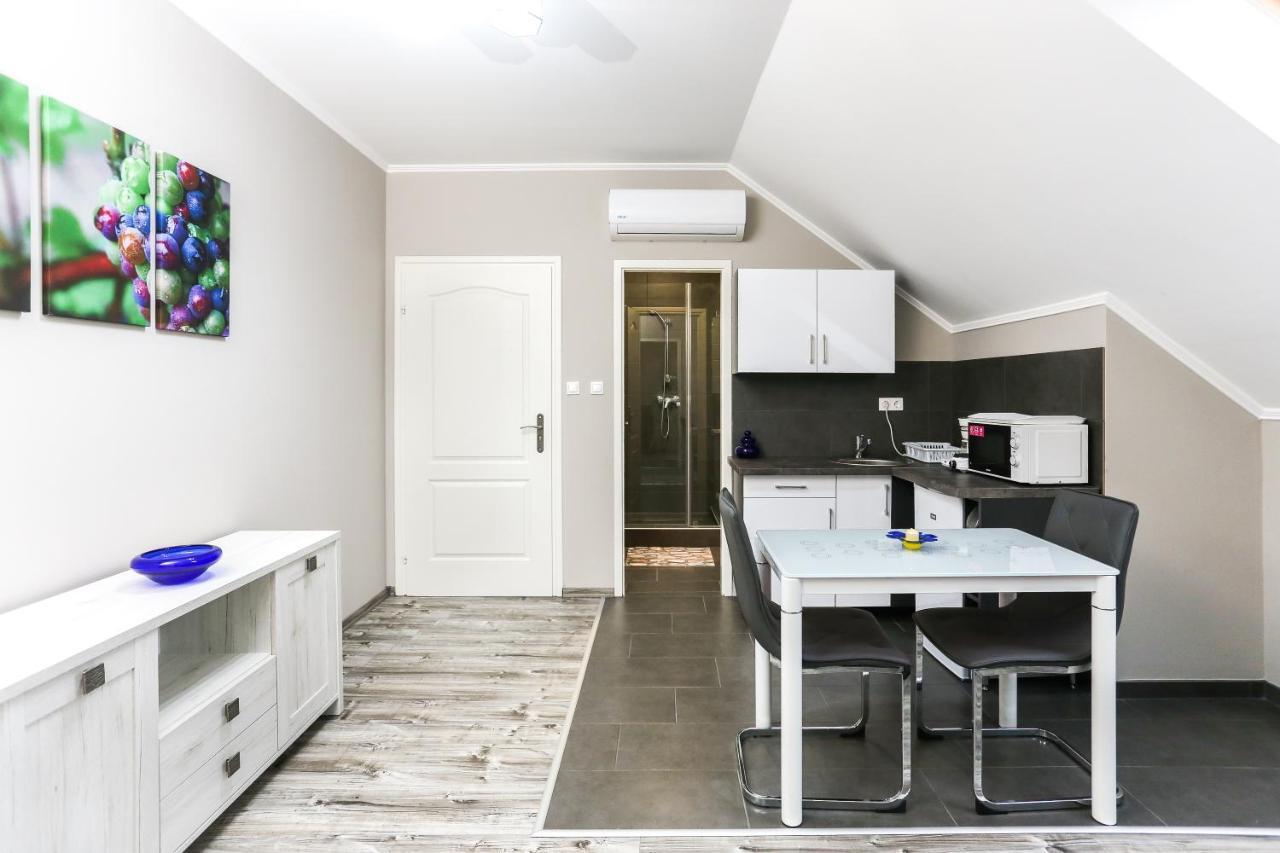 Szekszárd Gardi Apartman מראה חיצוני תמונה
