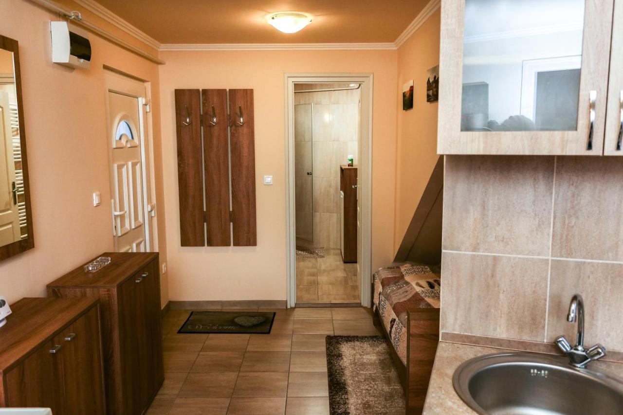 Szekszárd Gardi Apartman מראה חיצוני תמונה