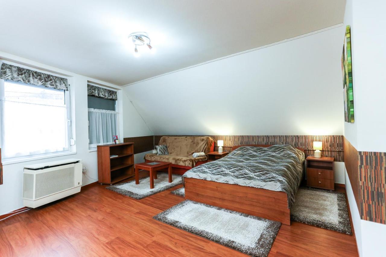 Szekszárd Gardi Apartman מראה חיצוני תמונה