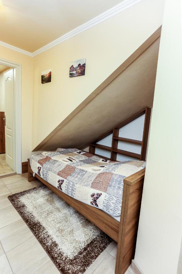 Szekszárd Gardi Apartman מראה חיצוני תמונה