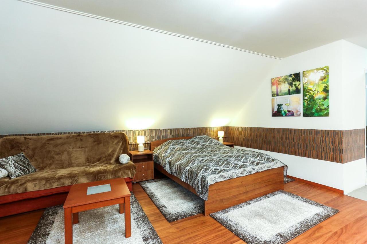 Szekszárd Gardi Apartman מראה חיצוני תמונה