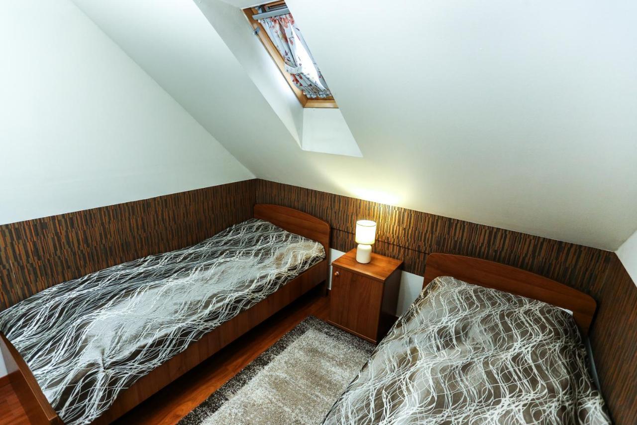 Szekszárd Gardi Apartman מראה חיצוני תמונה