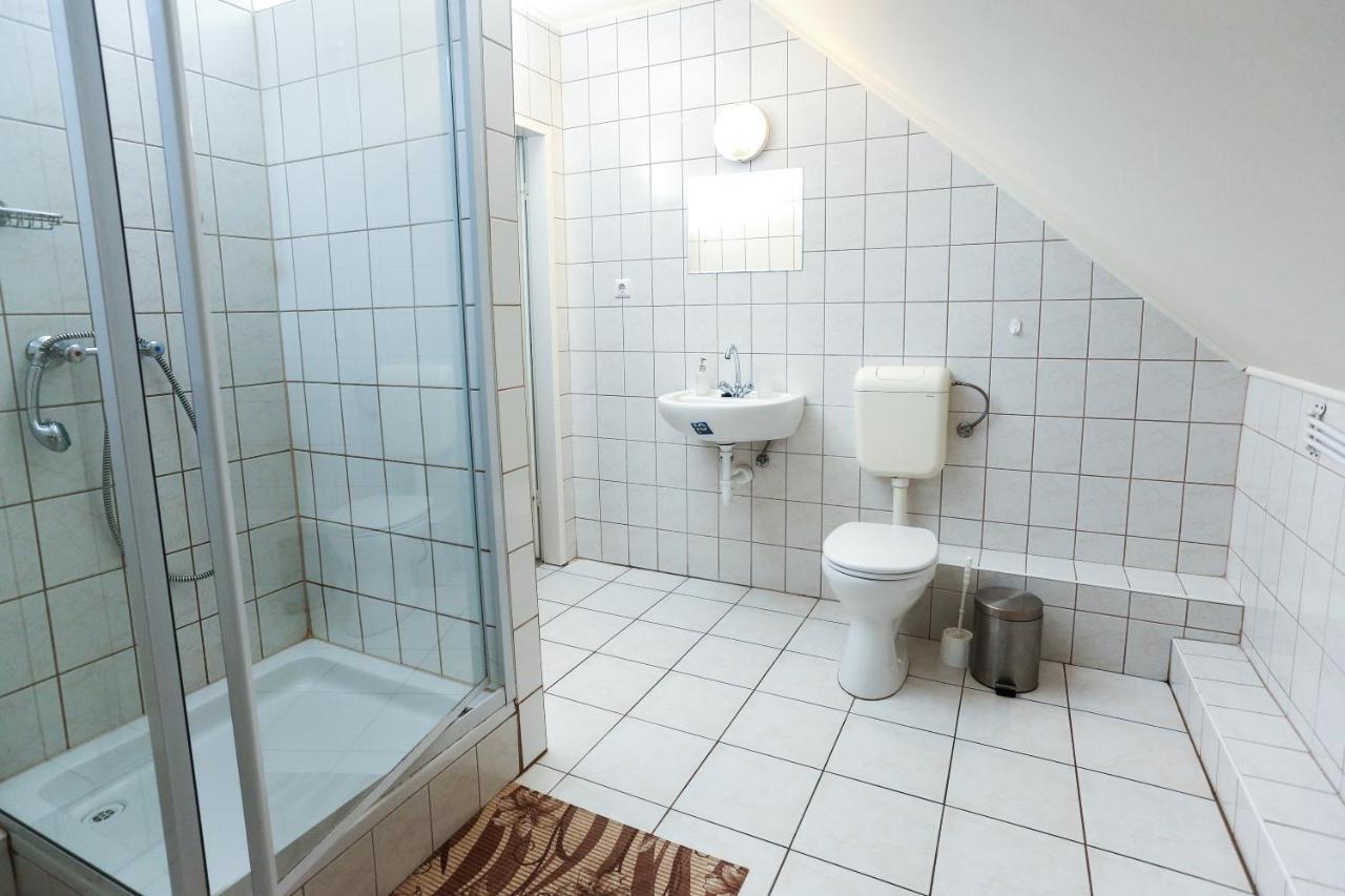 Szekszárd Gardi Apartman מראה חיצוני תמונה
