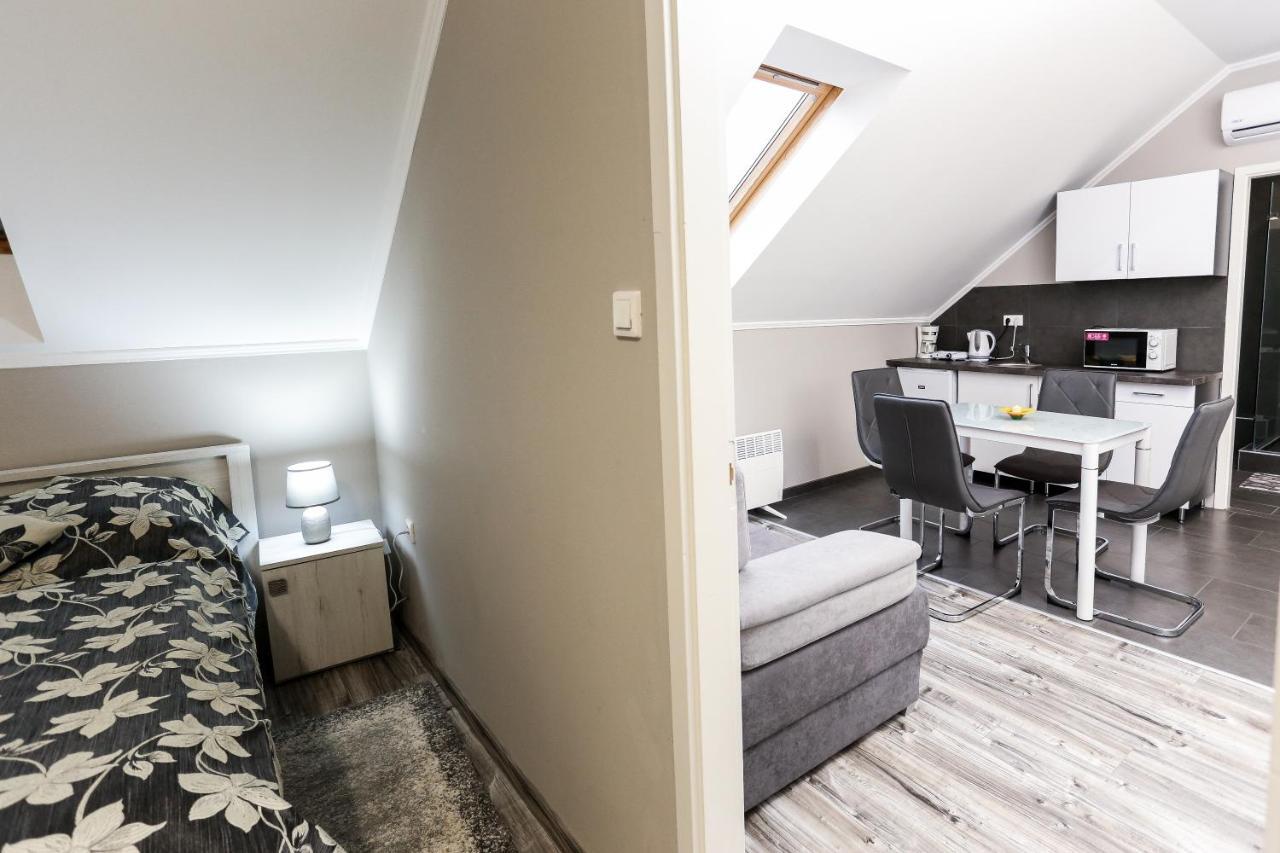 Szekszárd Gardi Apartman מראה חיצוני תמונה