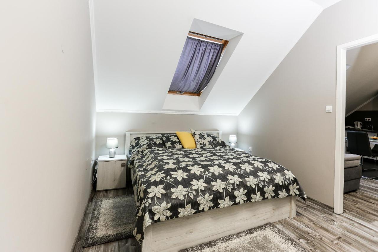 Szekszárd Gardi Apartman מראה חיצוני תמונה