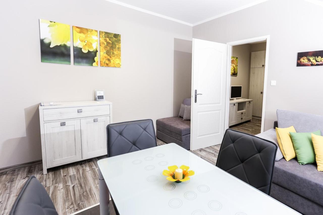 Szekszárd Gardi Apartman מראה חיצוני תמונה