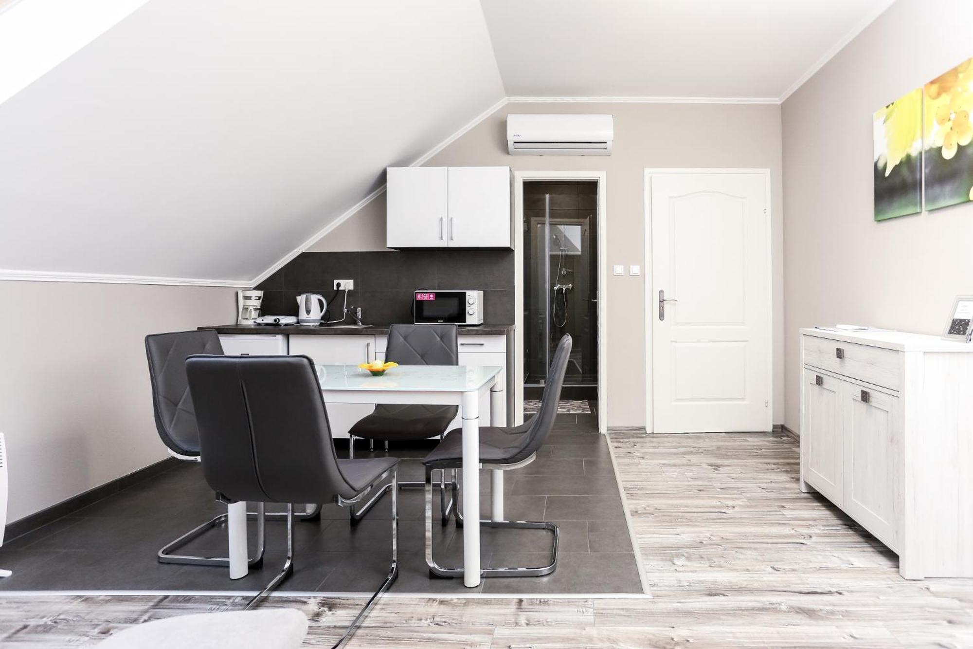 Szekszárd Gardi Apartman מראה חיצוני תמונה